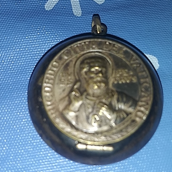 Religous locket stamped on back - Picture 1 of 5